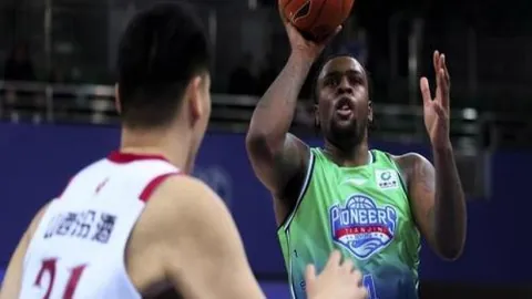 米兰积极争取与沃克续约，力争降低万欧解约金标准