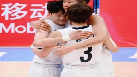 皇马锁定B费接替莫德里奇，全力追逐，曼联标价9000万欧引热议。